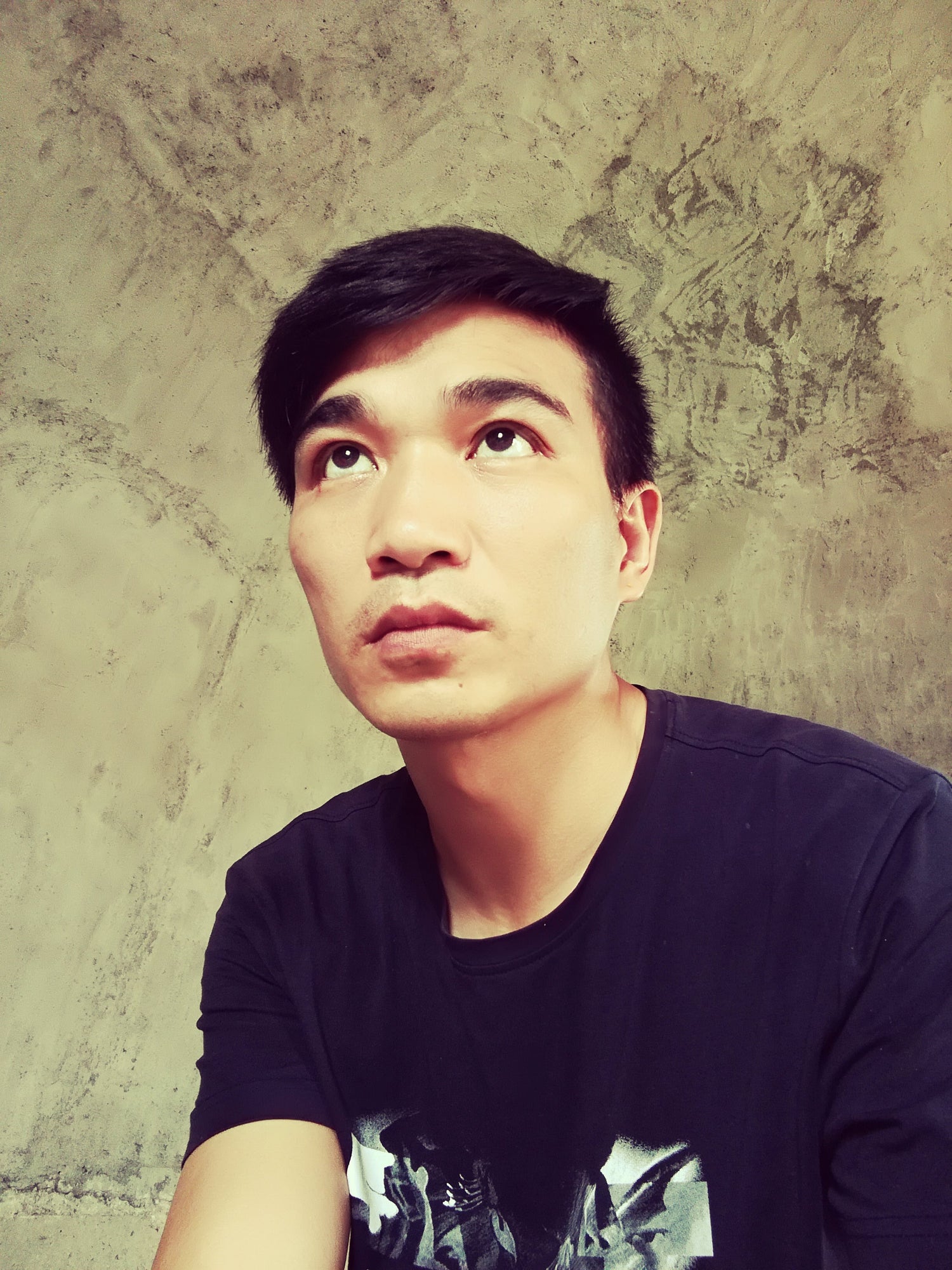 Yihong Huang